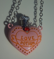 Love Potion Necklace / Liefdes Drank Ketting