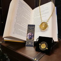 Harry Potter: Hermione Granger Metal Bookmark & Time Turner Necklace Giftset / Cadeauset